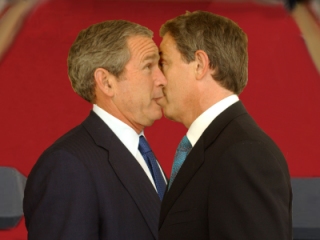 Tony Blair and George Bush kissing